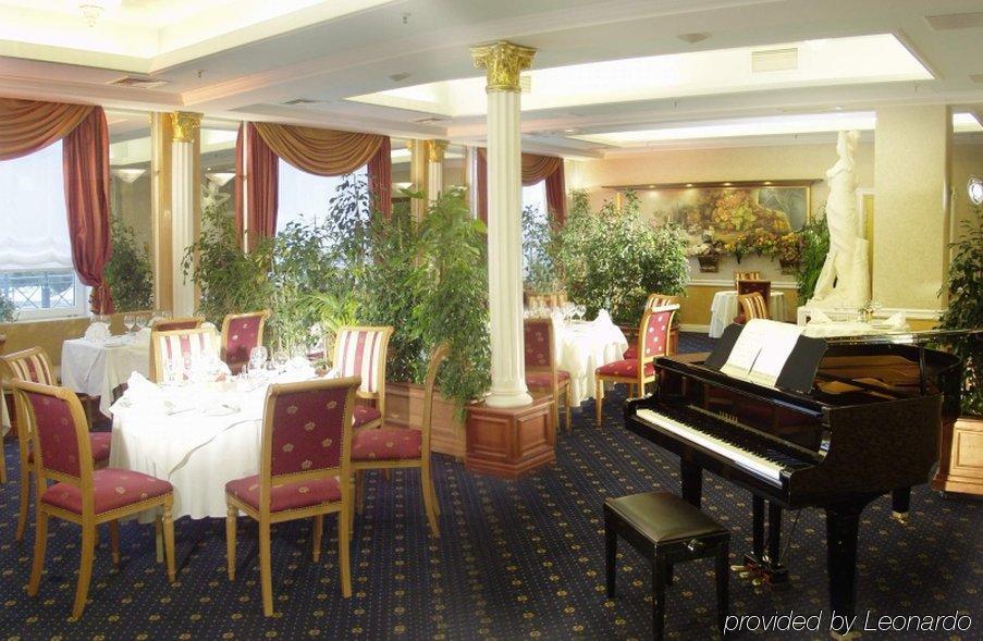 Hotel Mazurkas Ozarow Mazowiecki Restoran fotoğraf